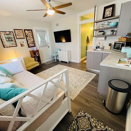 Coastal Chic Suite With Kitchenette And Private Entrance San Petersburgo Exterior foto
